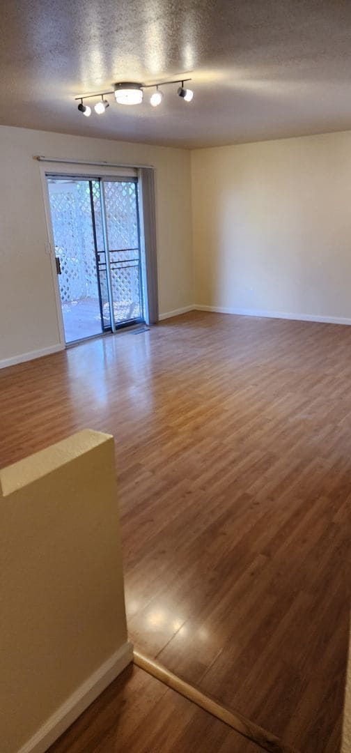 Building Photo - 3BR/2BA NW Reno Gen available immediately!