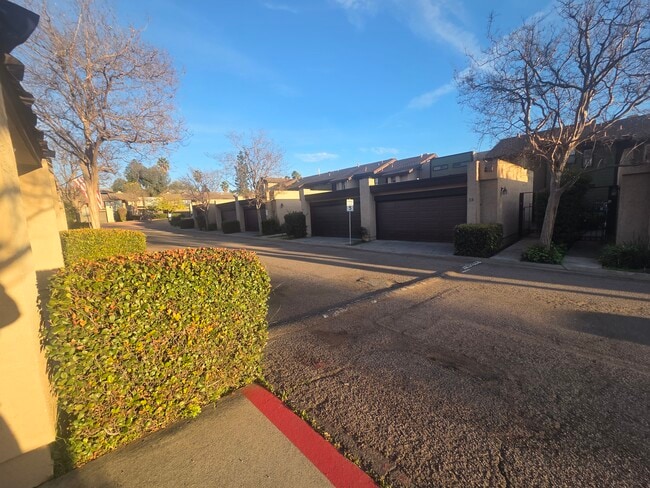 Building Photo - 140 E El Norte Pkwy