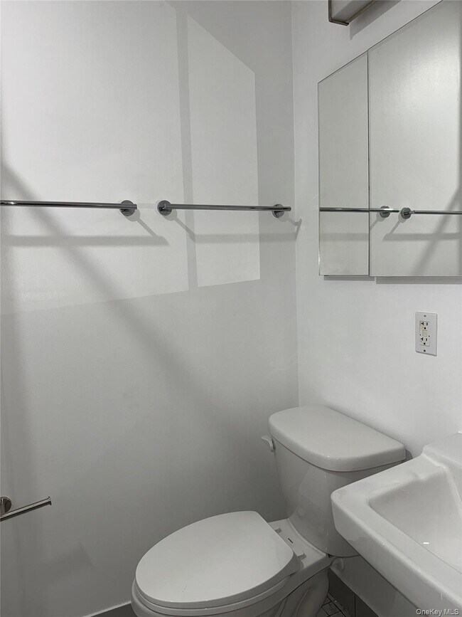 Building Photo - 2414 Snyder Ave