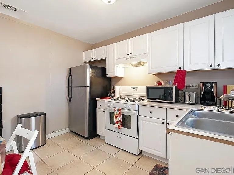 Building Photo - 1380 Grove Ave