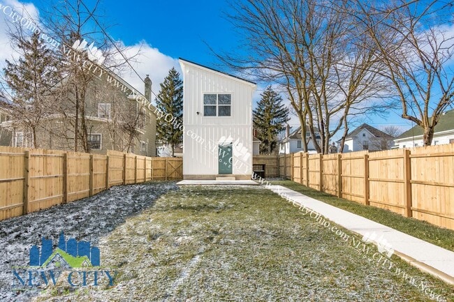 Building Photo - 2 Bedroom, 1.5 Bathroom Home! Recently Built!