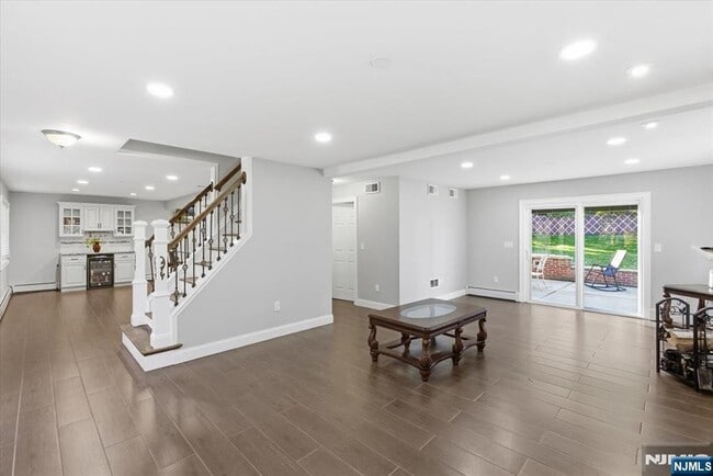 Building Photo - 473 Lincoln Dr