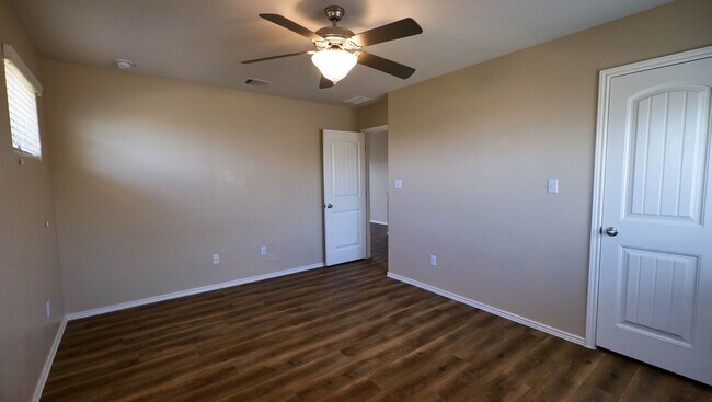 Building Photo - 17208 Bridgefarmer Blvd