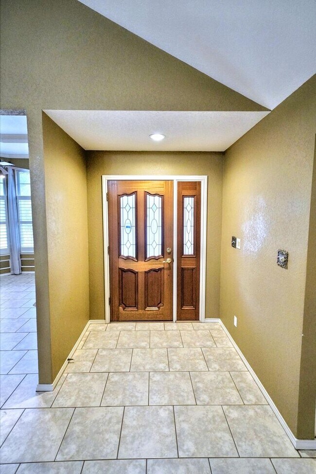 Building Photo - Executive Home in Greenshire with Luxurious Updates and Spacious Outdoor Living - Agent Commissio...