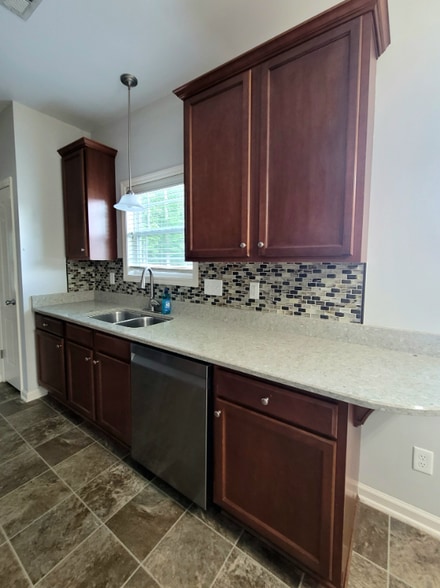 Building Photo - 5833 Kindley Dr