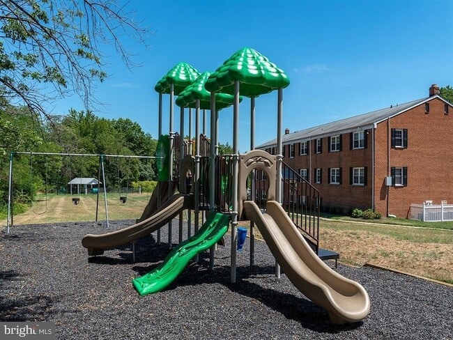 Building Photo - 1009 Warwick Dr