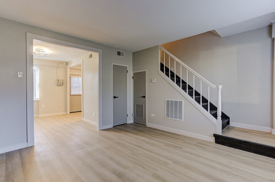 Building Photo - Woodland Apartments