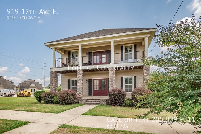 Primary Photo - 919 17th Ave E