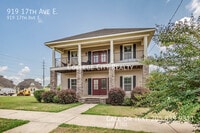 Building Photo - 919 17th Ave E