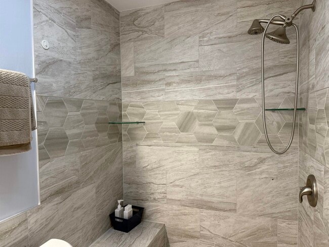 Building Photo - 2000 Greens Blvd