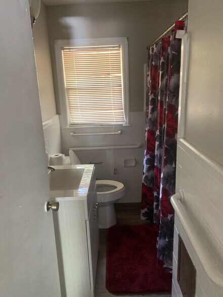 Hall Bathroom - 1206 Lafayette Ave