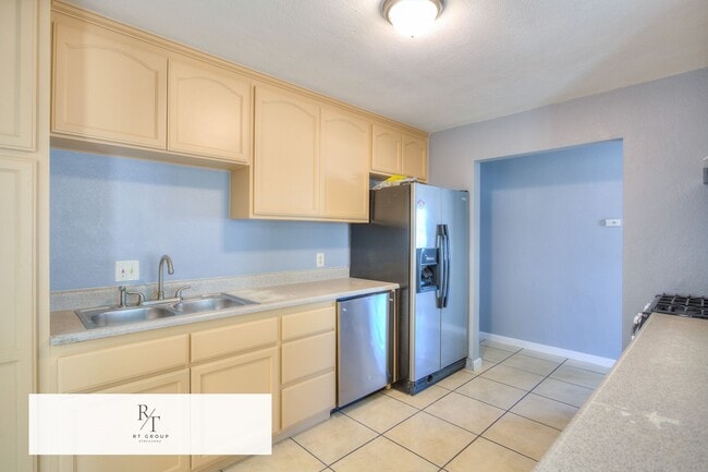 Building Photo - Spacious 4-Bedroom Home on Nearly 1 Acre –...