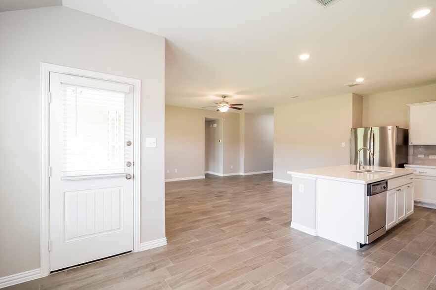 Building Photo - 922 Evergreen St