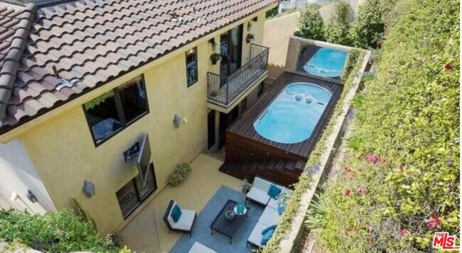 Building Photo - 6477 Deep Dell Pl