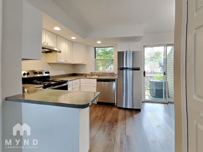 Building Photo - 17224 E Ford Dr