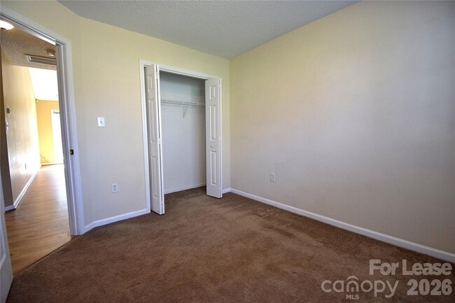 Building Photo - 614 Meadowbrook Dr