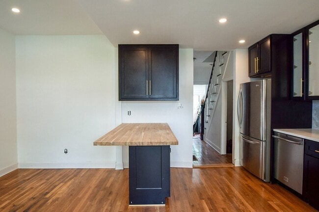 Building Photo - 32 Cedar St