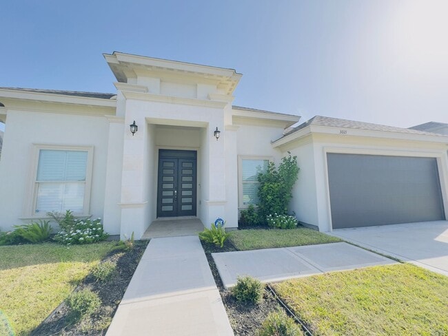 Building Photo - 3021 E Bella Vista Ave