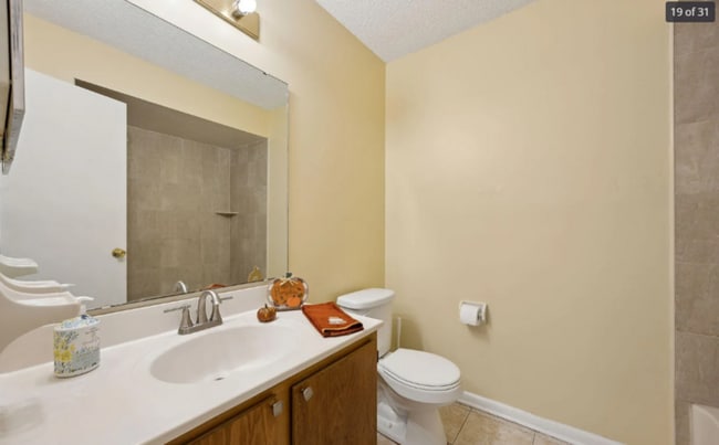 Building Photo - 2/2 townhome located near NAS Jax