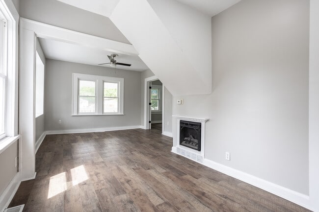Building Photo - 5617 Greenfield Ave