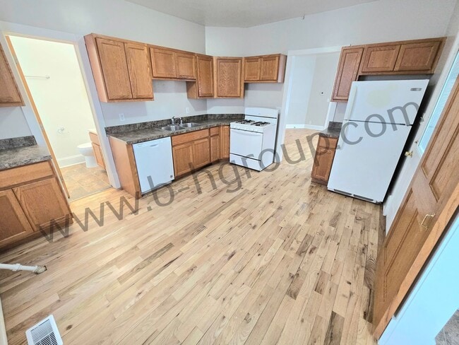 Building Photo - 1925 53rd St