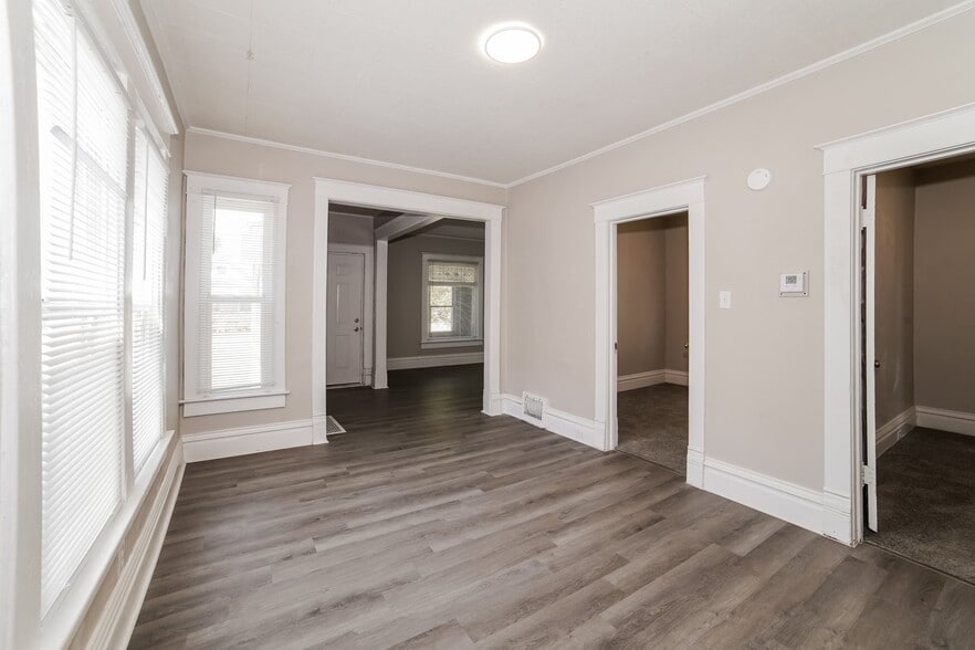 Building Photo - 2222 N Sheridan Rd