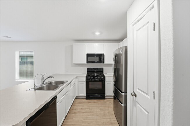 Building Photo - 213 Rustic Ridge Cir