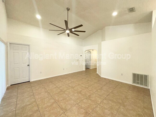 Building Photo - 2944 Summer Winds Cir