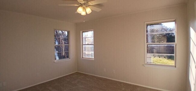 Building Photo - Fully Renovated Benbrook Beauty
