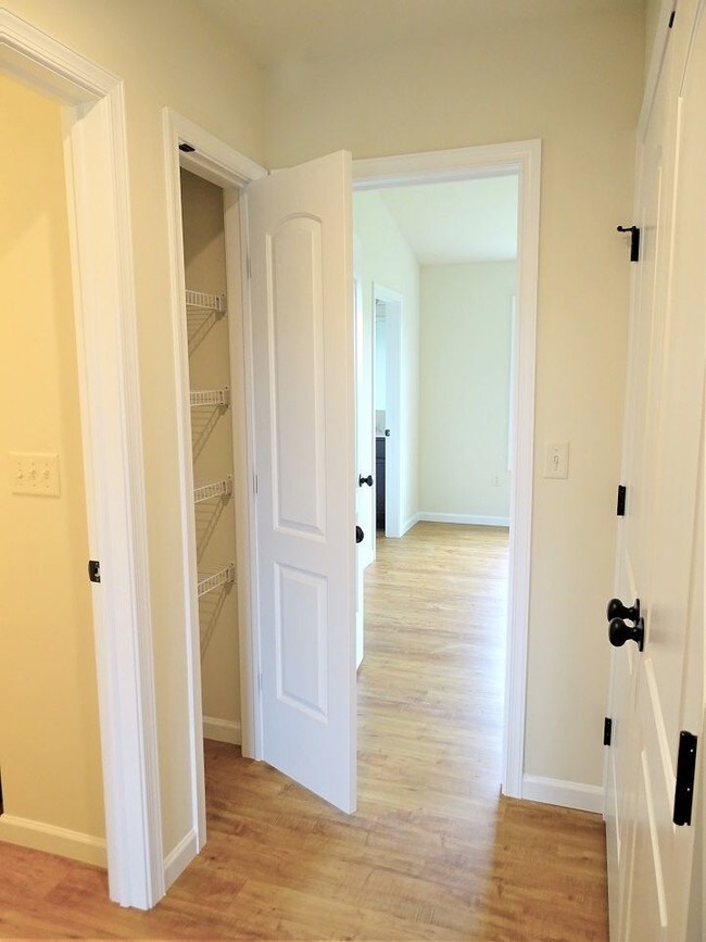 Building Photo - 329 Cedar Hollow