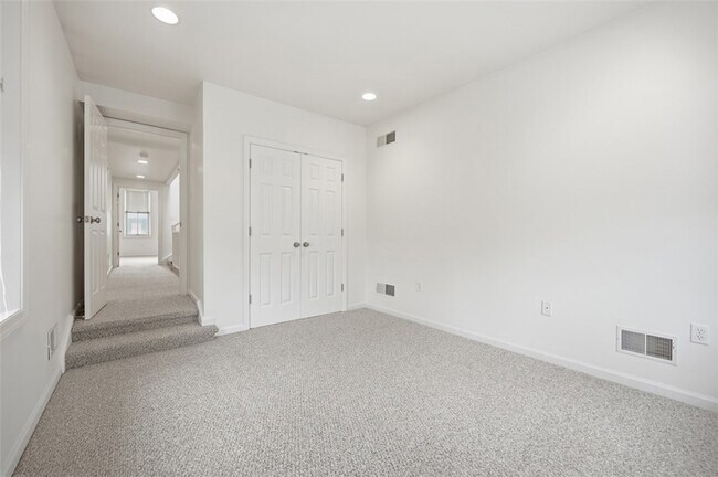 Building Photo - 326 Hailman St