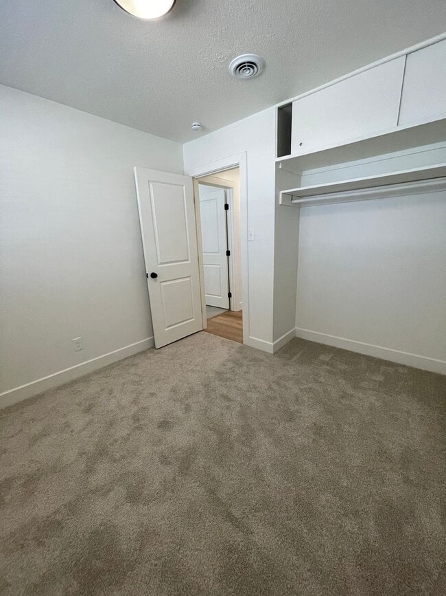 Building Photo - AMAZING SINGLE-FAMILY HOME! CLOSE TO CAMPUS AND SPORTS COMPLEX!