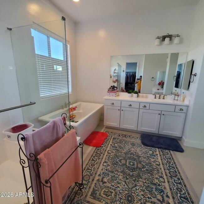 Building Photo - 16512 S 8th Way