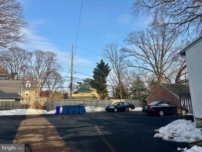 Building Photo - 410 Cottman St