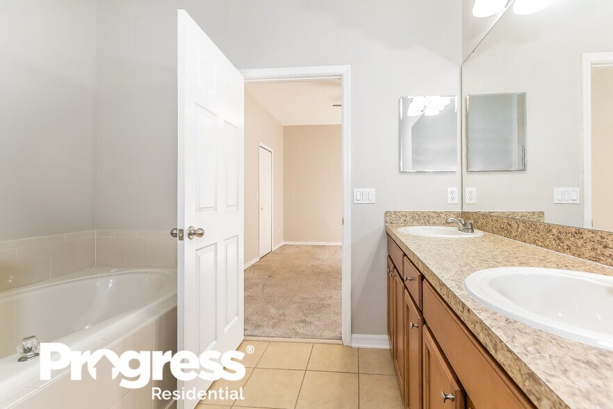 Building Photo - 15122 Stonebriar Way