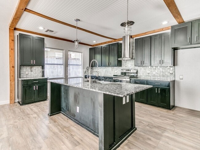 Building Photo - 2605 N Robinson Ave