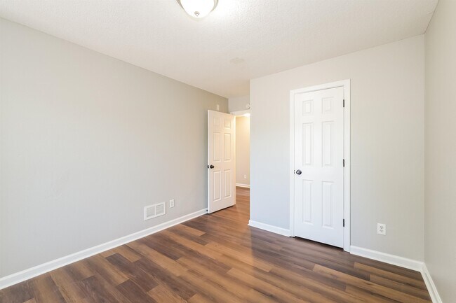 Building Photo - 4834 Royal Hills Cv