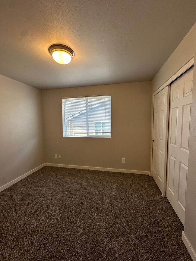 Building Photo - Juniper Ave 4-Plex (Juniper Prop.) - 02900-JUNI-00