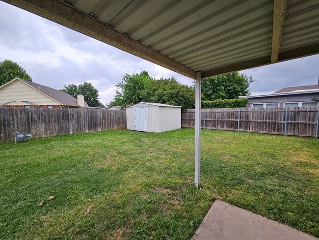 Building Photo - (3) Bed/(2) Bath in SW OKC/Moore Avail NOW! Pet Negotiable!