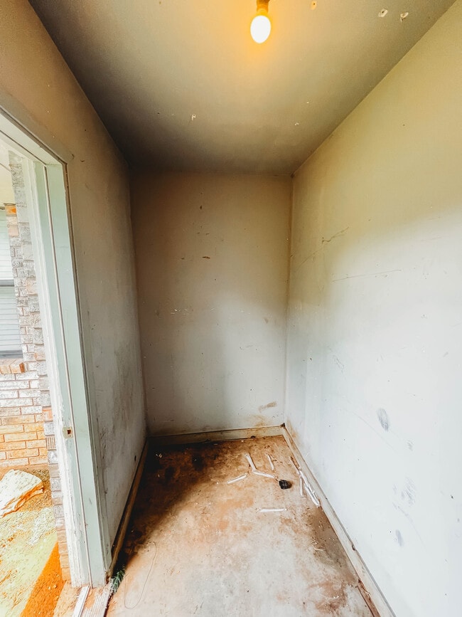 Building Photo - 505 W Bluebonnet Dr