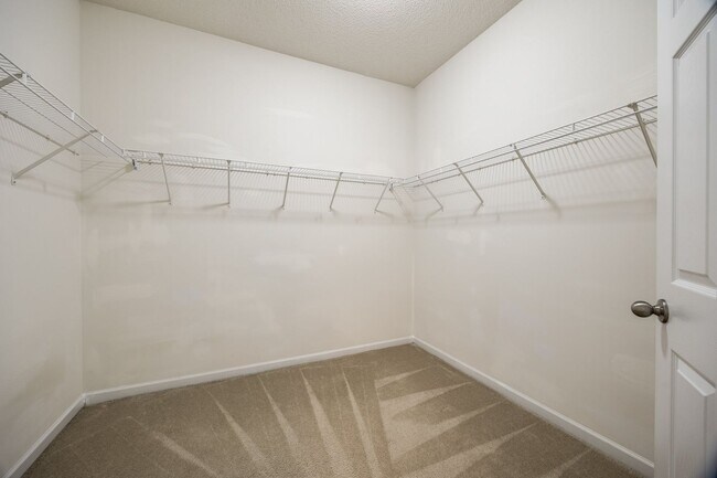 Building Photo - Well maintained 3 bedroom 2 bath home with...