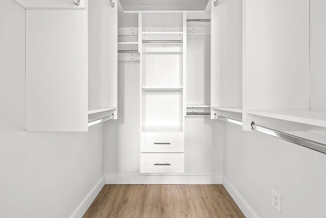 Building Photo - 300 Commercial St