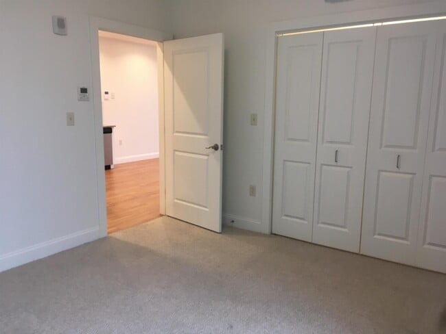 Building Photo - 875 Elm St