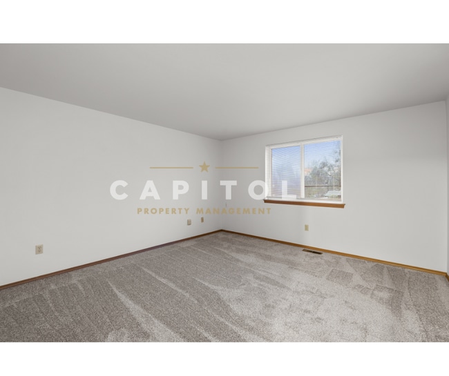 Building Photo - 1404 5th Ave SW