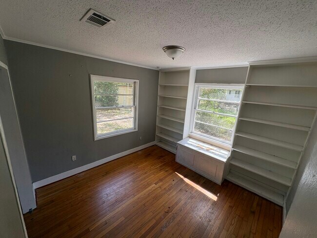 Building Photo - 704 S 22nd Ave