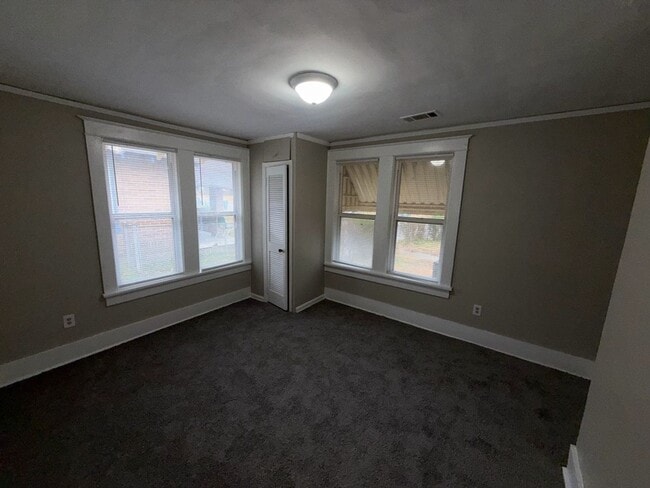 Building Photo - Cozy 2-Bed, 1-Bath Home with Great Location