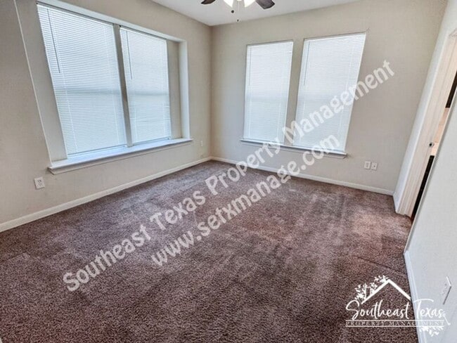 Building Photo - 820 Stilwell Blvd