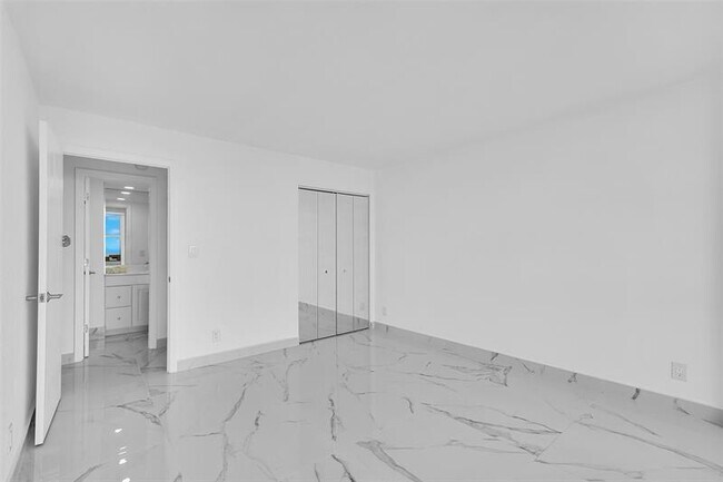 Building Photo - 2841 N Ocean Blvd
