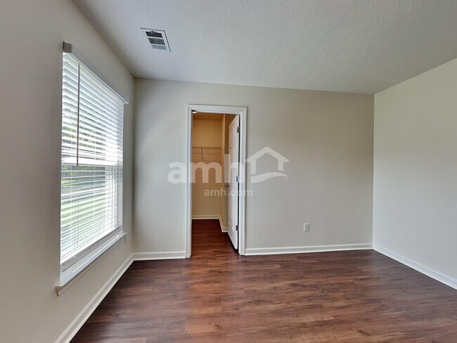 Building Photo - 1668 Comanche Run