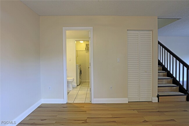 Building Photo - 5219 Cedarbend Dr